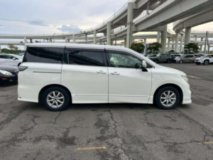 2014 Nissan Elgrand 2.5 Highway Star 5dr 7 Seats in White — image 2