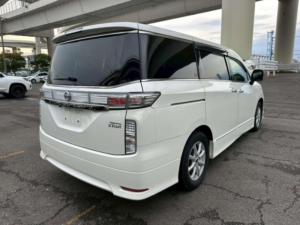 2014 Nissan Elgrand 2.5 Highway Star 5dr 7 Seats in White — image 3