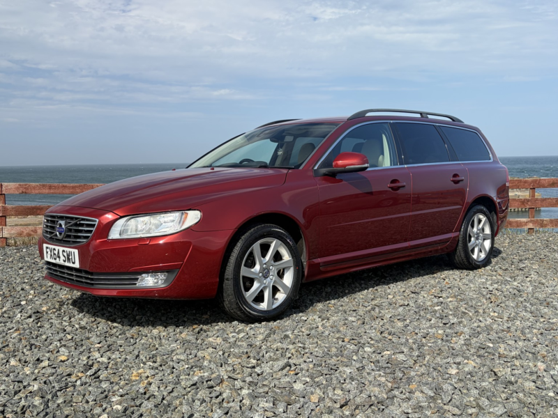2014 Volvo V70 2.0 D4 Se Nav in Red — image 1