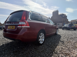 2014 Volvo V70 2.0 D4 Se Nav in Red — image 6