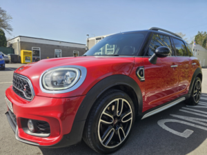 2018 MINI Countryman 2.0 F60 MINI Cooper Sd Countryman in Red — image 5