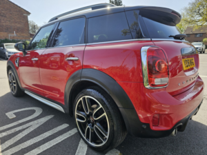 2018 MINI Countryman 2.0 F60 MINI Cooper Sd Countryman in Red — image 6