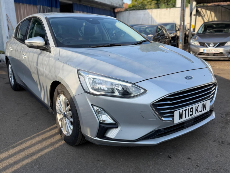 2019 Ford Focus 1.0t Ecoboost Titanium Auto Euro 6 (s/s) 5dr in Silver — image 1