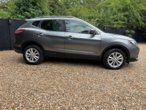 2016 Nissan Qashqai 1.2 Dig-T Acenta 2WD Euro 6 (s/s) 5dr in Grey — image 2