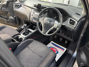 2016 Nissan Qashqai 1.2 Dig-T Acenta 2WD Euro 6 (s/s) 5dr in Grey — image 6