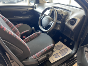 2015 Citroen C1 1.0 Vti Feel in Black — image 4