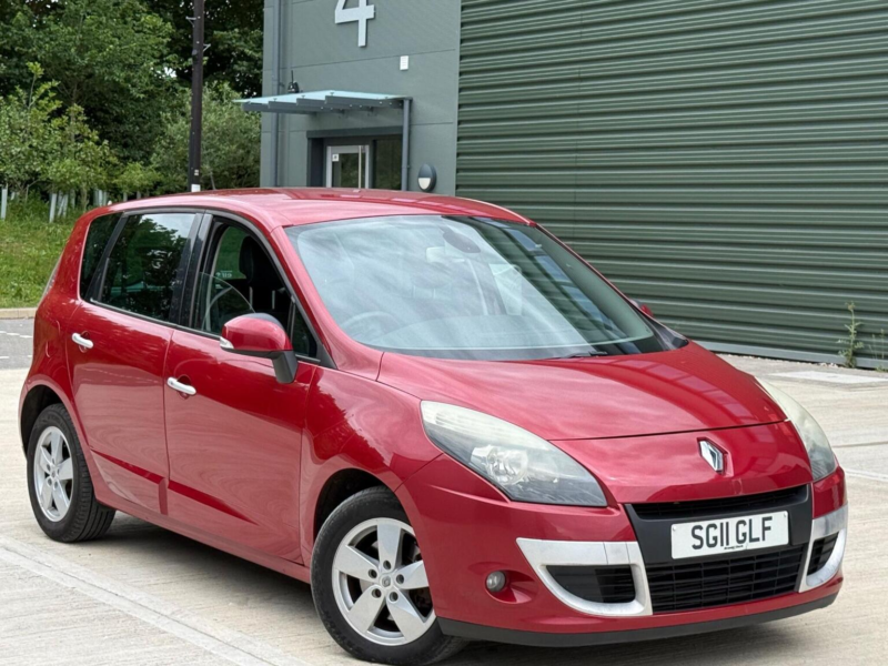 2011 Renault Scenic 1.5 Dci Dynamique Tomtom Euro 5 5dr in Red — image 1