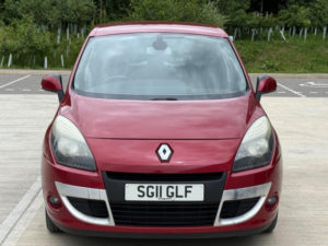 2011 Renault Scenic 1.5 Dci Dynamique Tomtom Euro 5 5dr in Red — image 2