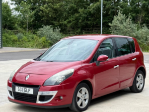 2011 Renault Scenic 1.5 Dci Dynamique Tomtom Euro 5 5dr in Red — image 3