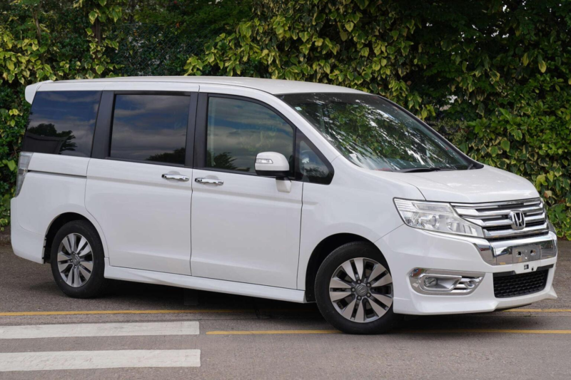 2015 Honda Stepwagon 2.0 Spada Z 5dr 8 Seats in White — image 1