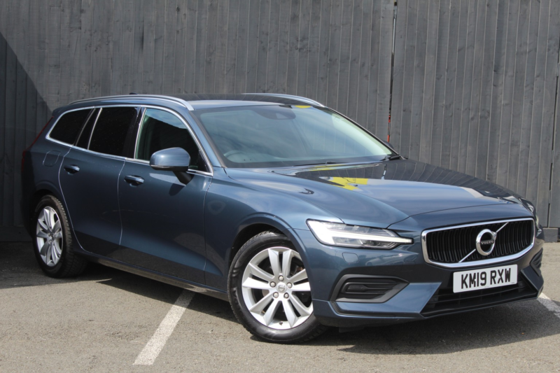 2019 Volvo V60 2.0 Momentum D3 in Blue — image 1