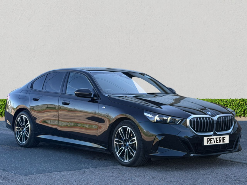 2024 BMW 5 Series 2.0 530e 22.1kwh M Sport Saloon 4dr Petrol Plug-In Hybrid Steptronic Euro 6 (s/s) (299 Ps) in Black — image 1