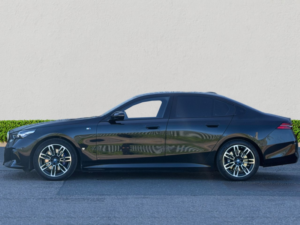 2024 BMW 5 Series 2.0 530e 22.1kwh M Sport Saloon 4dr Petrol Plug-In Hybrid Steptronic Euro 6 (s/s) (299 Ps) in Black — image 4