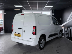 2020 Vauxhall Combo 1.6 Turbo D 2300 Sportive L1 H1 Euro 6 (s/s) 4dr in White — image 3