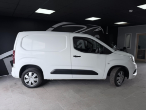 2020 Vauxhall Combo 1.6 Turbo D 2300 Sportive L1 H1 Euro 6 (s/s) 4dr in White — image 5