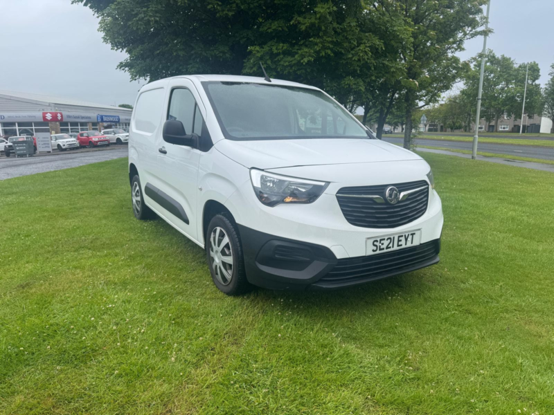 2021 Vauxhall Combo 1.5 Turbo D 2300 Dynamic Panel Van 4dr Diesel Manual L1 H1 Euro 6 (100 Ps) in White — image 1