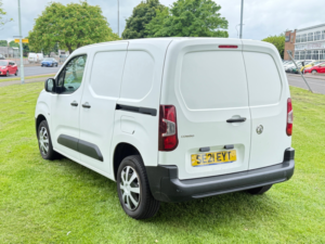 2021 Vauxhall Combo 1.5 Turbo D 2300 Dynamic Panel Van 4dr Diesel Manual L1 H1 Euro 6 (100 Ps) in White — image 5