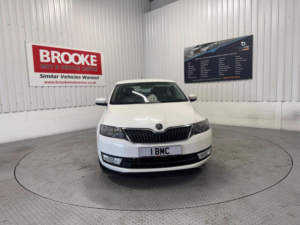 2014 Skoda Rapid 1.6 Tdi Se Euro 5 5dr in White — image 5
