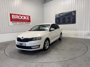 2014 Skoda Rapid 1.6 Tdi Se Euro 5 5dr in White — image 6