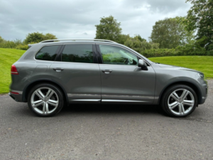 2015 Volkswagen Touareg 3.0 Tdi V6 Bluemotion Tech R-Line SUV 5dr Diesel Tiptronic 4WD Euro 6 (s/s) (262 Ps) in Grey — image 2