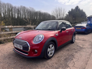 2016 MINI Hatch 1.5 Cooper Euro 6 (s/s) 5dr in Red — image 3