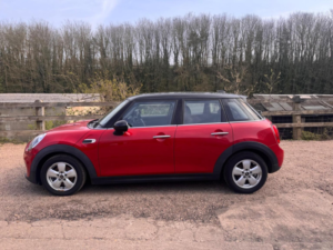 2016 MINI Hatch 1.5 Cooper Euro 6 (s/s) 5dr in Red — image 4