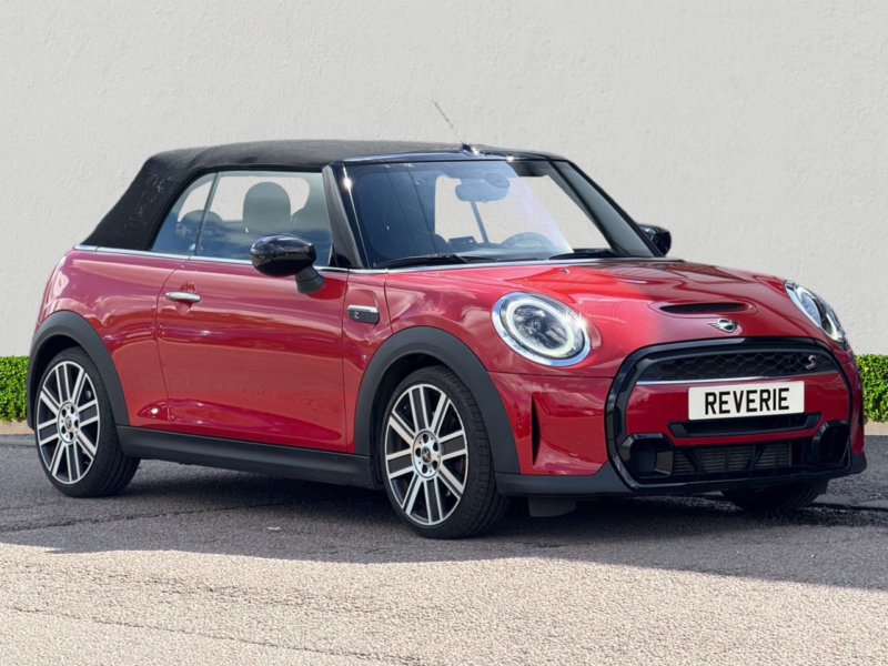 2022 MINI Convertible 2.0 Cooper S Exclusive Convertible 2dr Petrol Manual Euro 6 (s/s) (178 Ps) in Red — image 1