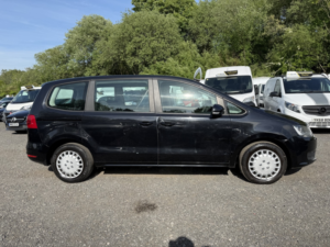 2014 Volkswagen Sharan 2.0 Tdi Bluemotion Tech S in Black — image 4