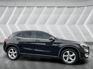 2019 Mercedes-Benz Gla 2.1 Gla220d Sport (executive) 7g-Dct 4matic Euro 6 (s/s) 5dr in Black — image 4