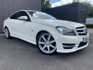 2012 Mercedes-Benz C Class 2.1 C220 Cdi Blueefficiency Amg Sport in White — image 2