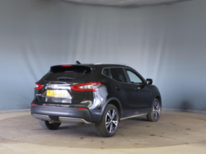 2019 Nissan Qashqai 1.3 Dig-T N-Connecta Euro 6 (s/s) 5dr in Black — image 6