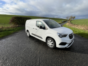 2020 Vauxhall Combo 1.5 Turbo D 2300 Sportive in White — image 3