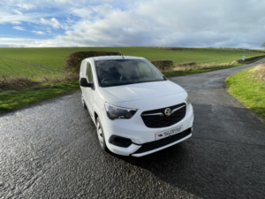 2020 Vauxhall Combo 1.5 Turbo D 2300 Sportive in White — image 4