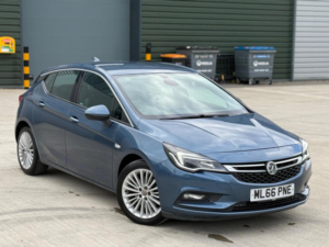 2016 Vauxhall Astra 1.6 Cdti Blueinjection Elite Nav Euro 6 (s/s) 5dr in Blue — image 5