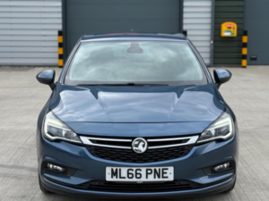 2016 Vauxhall Astra 1.6 Cdti Blueinjection Elite Nav Euro 6 (s/s) 5dr in Blue — image 6