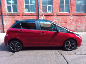2017 Toyota Yaris 1.3 Dual Vvt-I Design in Red — image 3