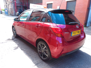 2017 Toyota Yaris 1.3 Dual Vvt-I Design in Red — image 6