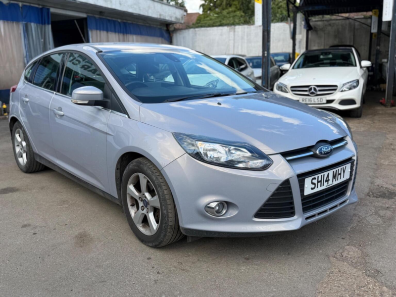 2014 Ford Focus 1.6 Zetec Navigator Powershift Euro 5 5dr in Silver — image 1