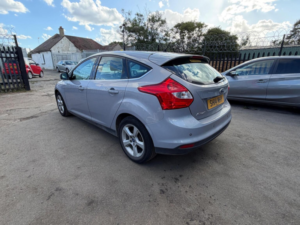 2014 Ford Focus 1.6 Zetec Navigator Powershift Euro 5 5dr in Silver — image 4
