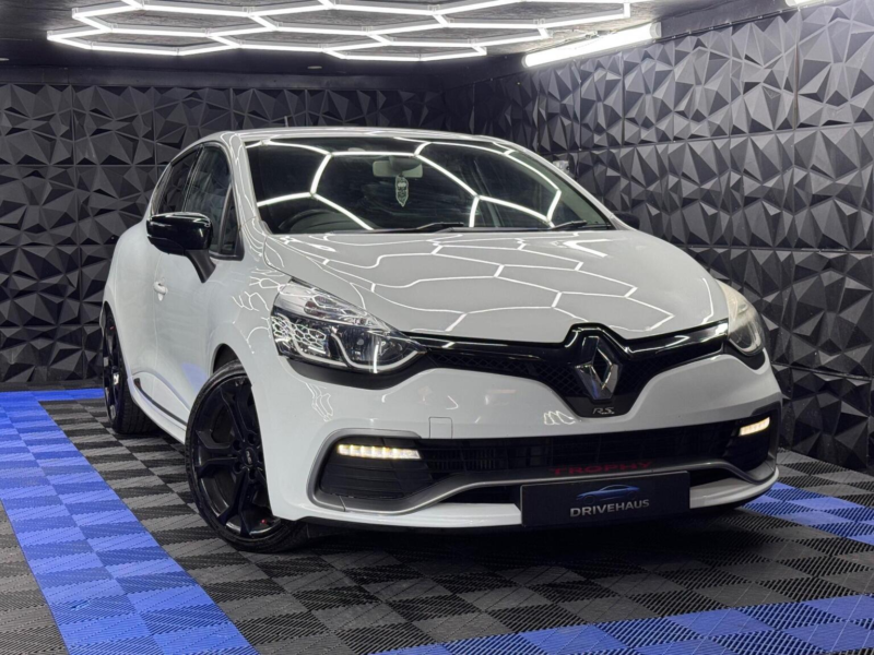 2015 Renault Clio 1.6 Tce Renaultsport Nav Trophy Auto Euro 6 (s/s) 5dr in White — image 1