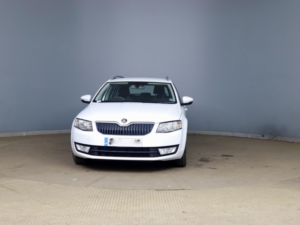 2015 Skoda Octavia 1.6 Tdi Se in White — image 3