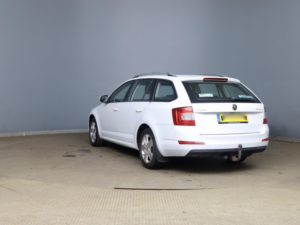 2015 Skoda Octavia 1.6 Tdi Se in White — image 5