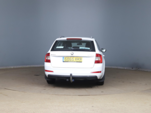2015 Skoda Octavia 1.6 Tdi Se in White — image 6