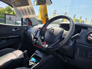 2016 Renault Captur 0.9 Tce Energy Signature Nav SUV 5dr Petrol Manual Euro 6 (s/s) (90 Ps) in Red — image 6