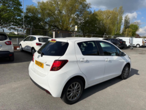 2016 Toyota Yaris 1.33 Dual Vvt-I Icon Euro 6 5dr in White — image 3