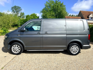 2019 Volkswagen Transporter 2.0 Tdi T28 Bluemotion Tech Highline Panel Van 5dr Diesel DSG Fwd Swb Euro 6 (s/s) (150 Ps) in Grey — image 4
