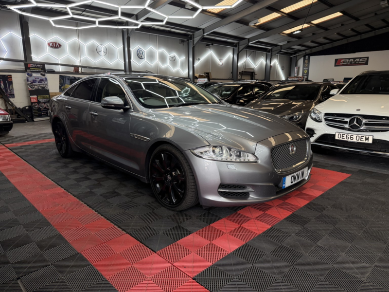 2014 Jaguar Xj 3.0 D V6 Portfolio in Grey — image 1