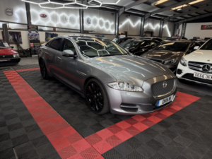 2014 Jaguar Xj 3.0 D V6 Portfolio in Grey — image 2