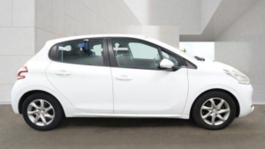2013 Peugeot 208 1.4 Vti Active Euro 5 5dr in White — image 5