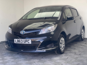 2013 Toyota Yaris 1.33 Dual Vvt-I Tr Multidrive S Euro 5 5dr in Black — image 3